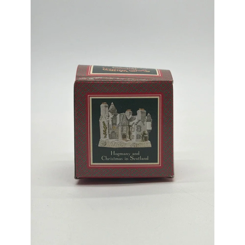 David Winter Cottages Ebenezer Scrooge's Counting House Christmas Ornament Boxed